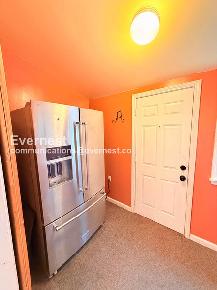 Building Photo - 1557 Leroy St