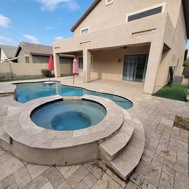 Building Photo - Large 5 Bedroom, Private Pool, North Peoria!