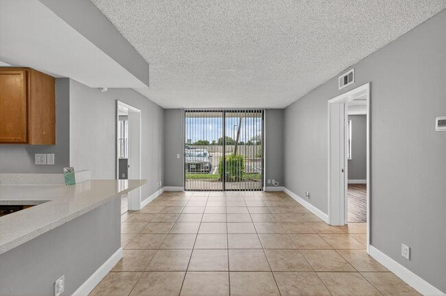 Building Photo - 744 Executive Center Dr