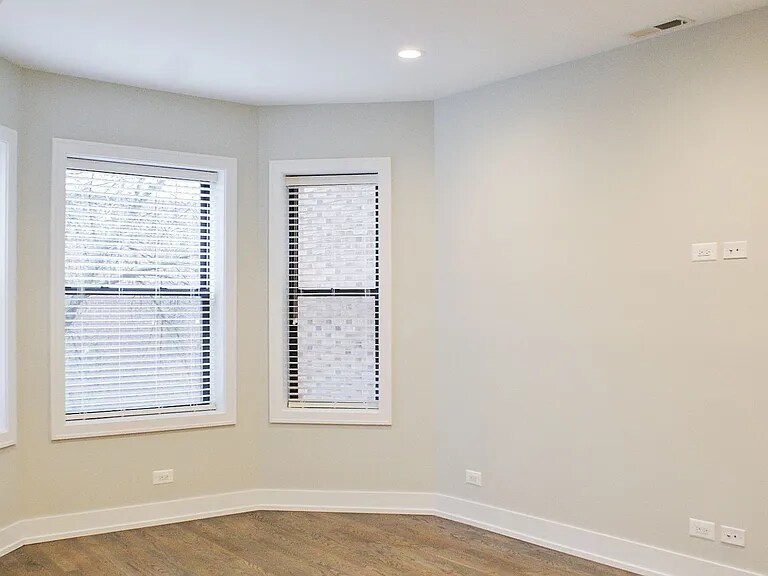 Building Photo - 3818 N Sheffield Ave