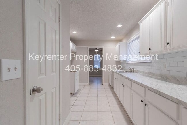 Building Photo - 732 Westridge Ct