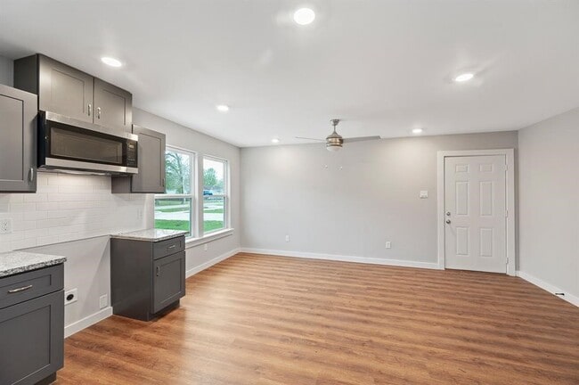 Building Photo - 6609 Bacher St