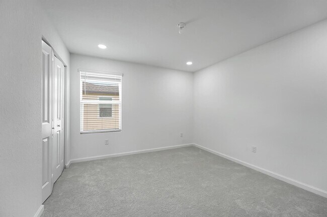 Building Photo - 662 Carlyle Wy