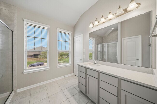 Building Photo - 8734 Laurel Crest Dr