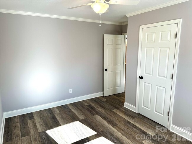 Building Photo - 2121 Charlotte Hwy