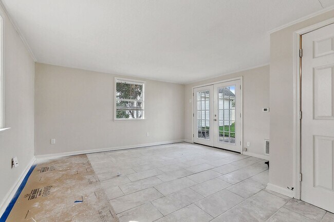 Building Photo - 604 Melanie Ave