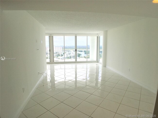 Building Photo - 16400 Collins Ave