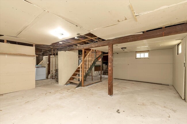Building Photo - 23 S Bayles Ave