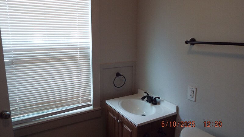 Building Photo - 1427 Schley Ave