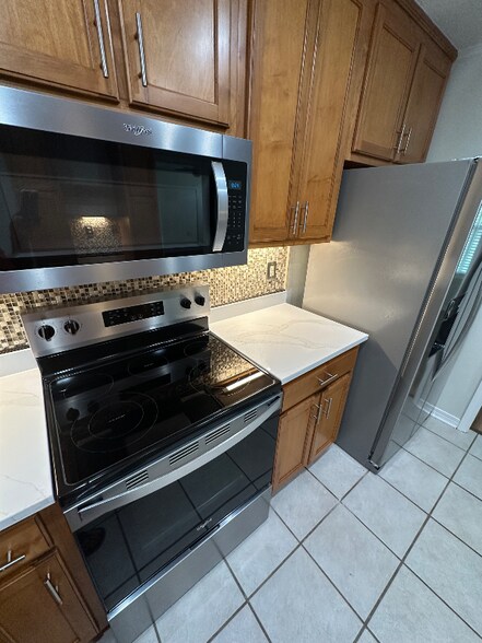 Building Photo - 5448 Henning Dr W