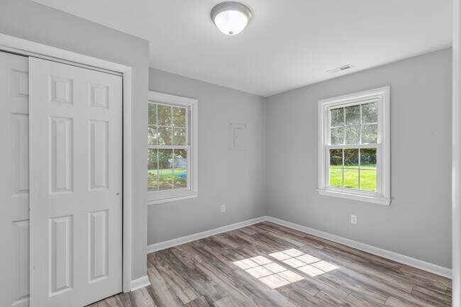 Building Photo - 109 Rodeo Ln
