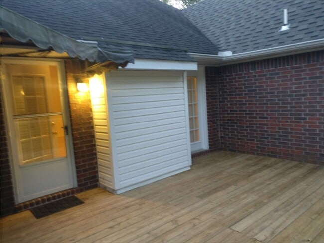 Building Photo - 2030 N Hailey Dr