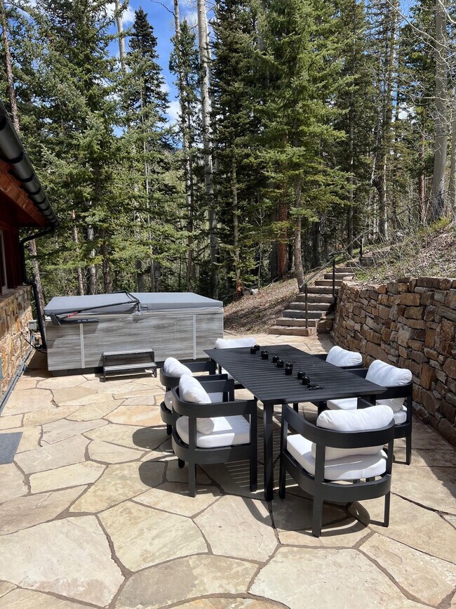 Building Photo - 116 Winterleaf Dr