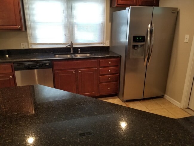 Building Photo - Beautiful Executive Home