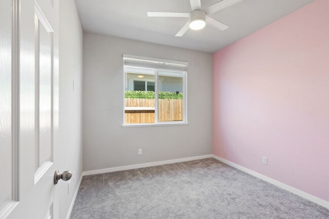 Building Photo - 1305 Swallowtail Dr