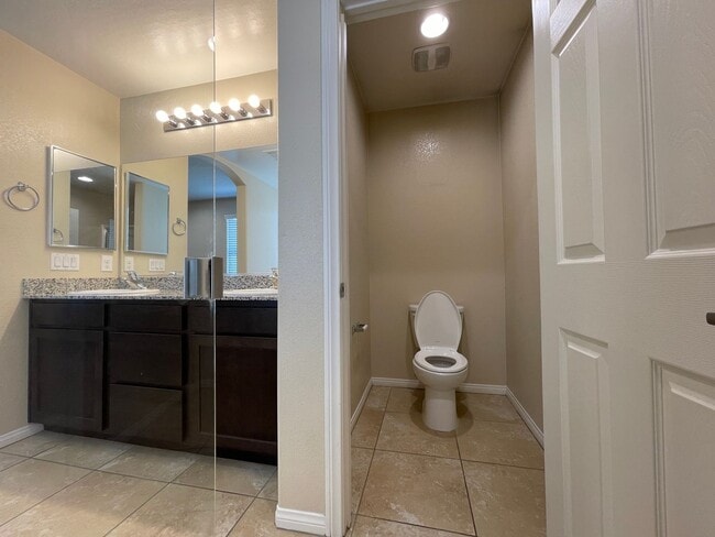 Building Photo - 4 BED 2.5 BATH 2 CAR GARAGE SINGLE FAMILY ...