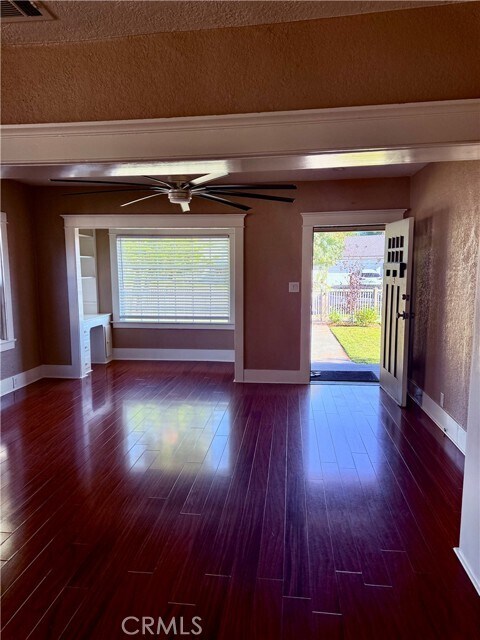 Building Photo - 119 N Cullen Ave