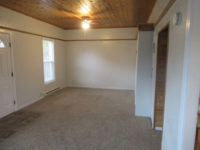Building Photo - Cute Home in Sandpoint