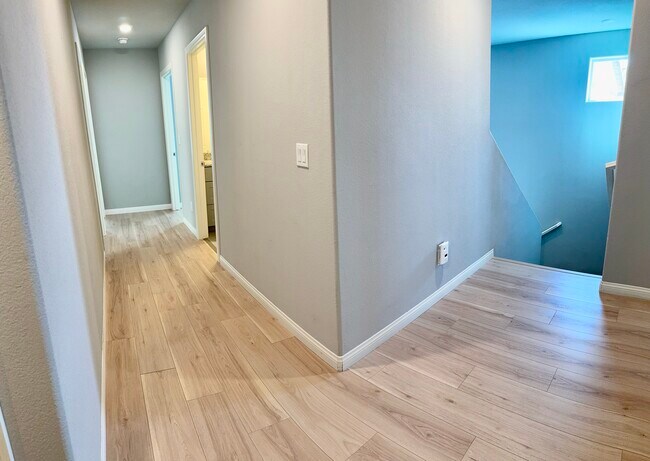 Building Photo - 4466 Zara Point Ave