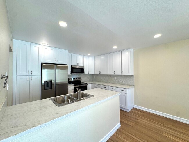 Building Photo - Beautifully Updated 3 Bedroom, 2 Bath with Private Yard
