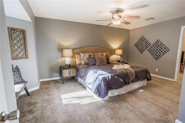 Building Photo - 407 W Odell St