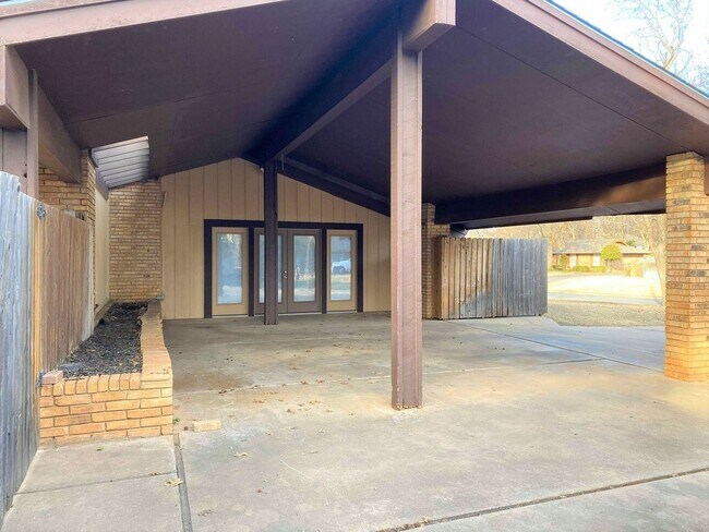 Building Photo - Two Story with In-ground Pool!