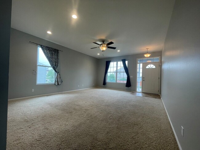 Building Photo - 4 Bedroom Home For Rent In Papillion!!