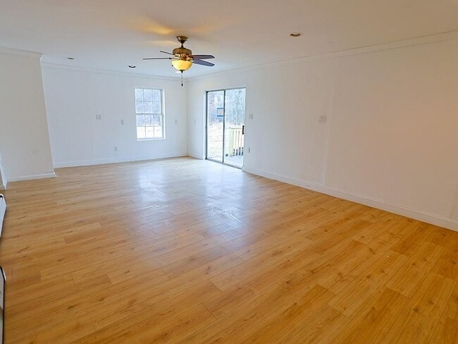Building Photo - 1037 Ridgebury Rd