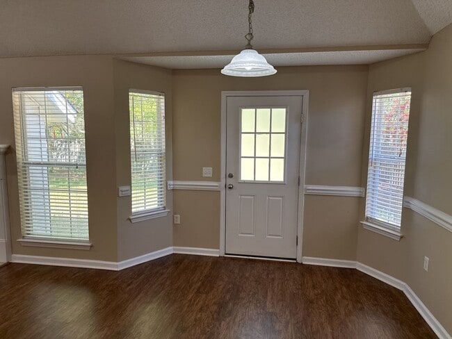 Building Photo - 567 Laurel Hill Cir