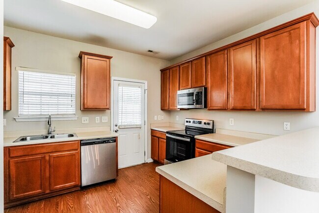 Building Photo - 4001 Laurel Glen Dr