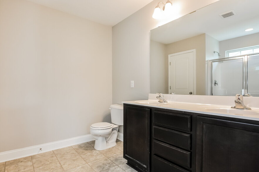 Building Photo - 88 Outwater Ridge Dr
