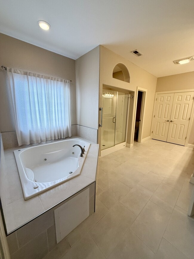 Building Photo - 421 Amberland Ln