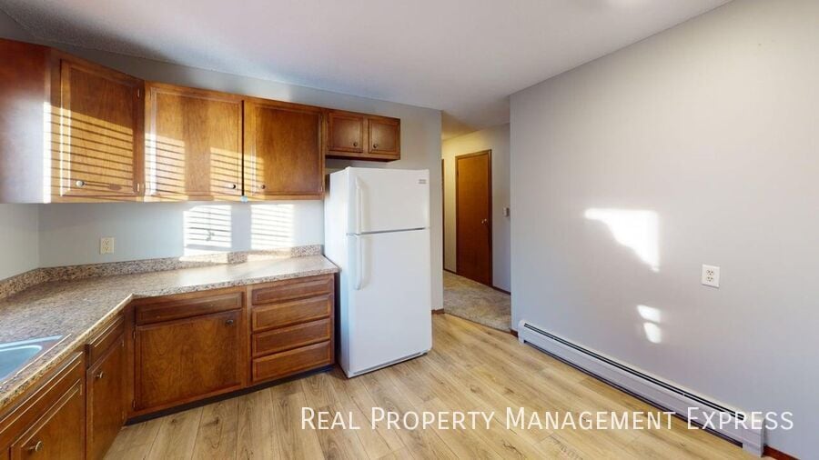 Building Photo - Spacious 2 Bedroom Apartment