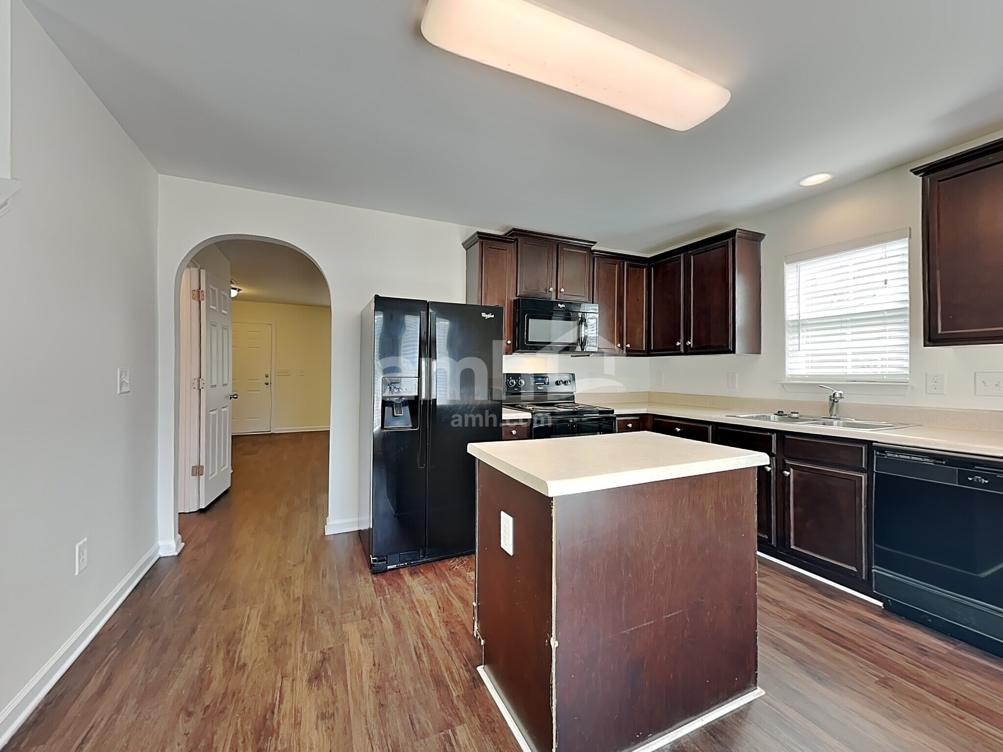 Building Photo - 2718 Quail Oaks Dr