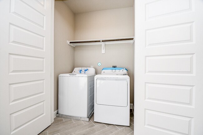 Building Photo - 2033 Millbridge Spring Ln