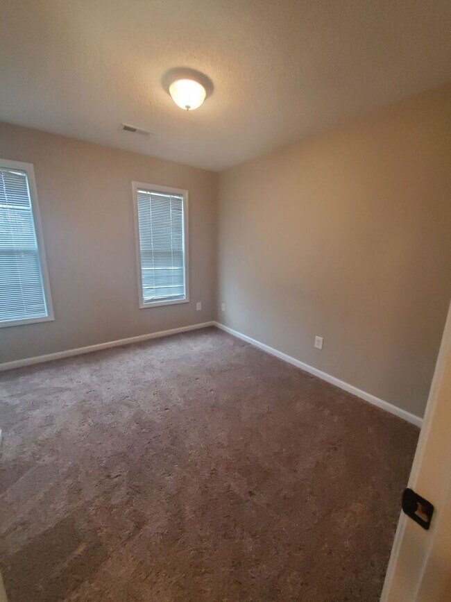 Building Photo - 21 Candler Ct