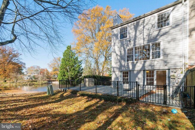 Building Photo - 4339 Cedarlake Ct