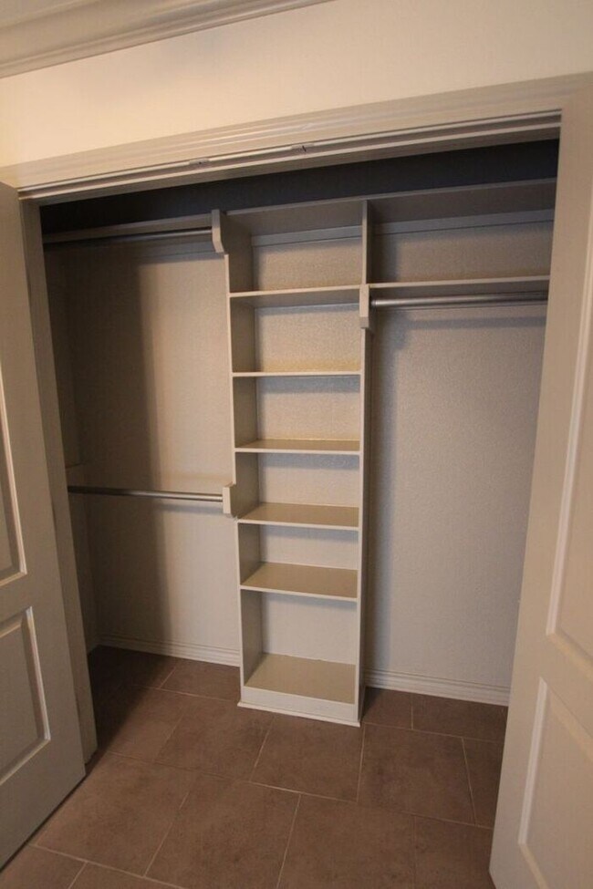 Building Photo - Beautiful 3 Bedroom 2 Bathroom Townhouse in South Tyler!