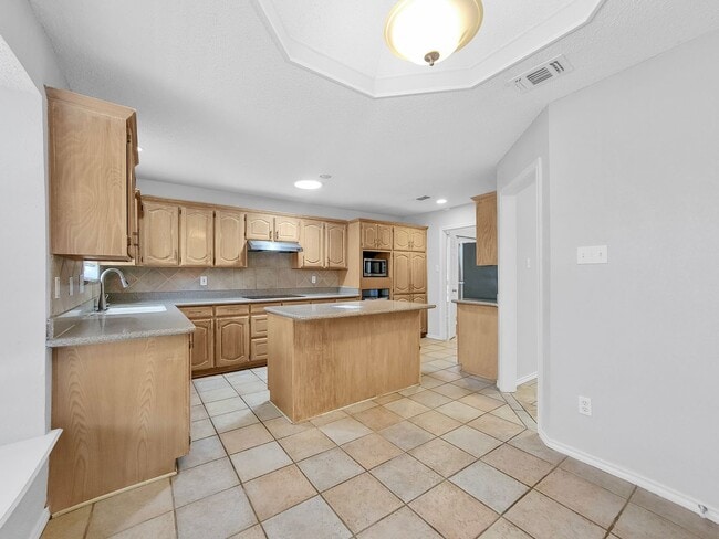 Building Photo - Charming 3-Bed, 2-Bath Home in Bedford with Garage Parking