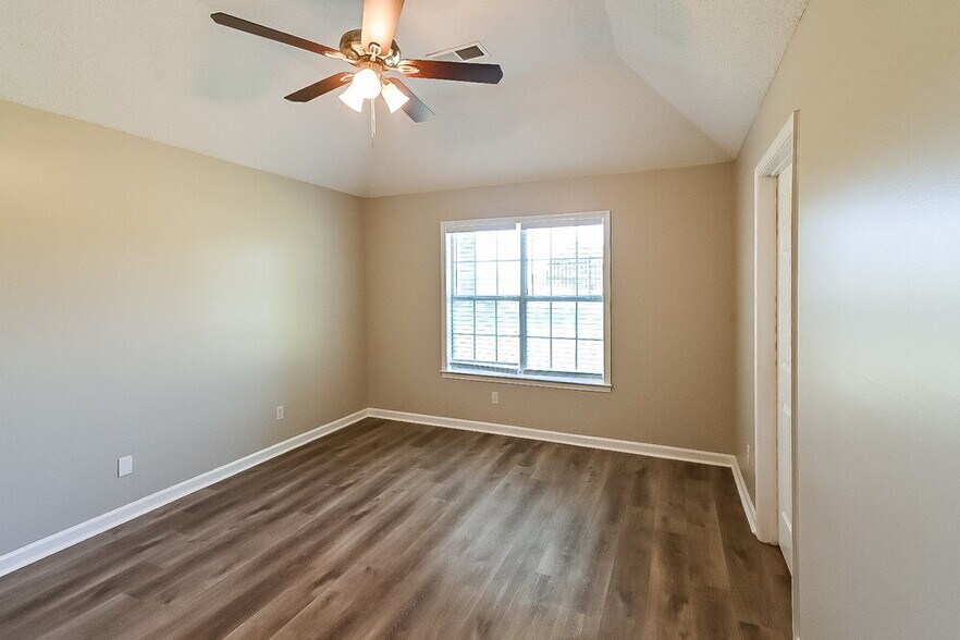 Building Photo - 7753 Meadow Ridge Ln