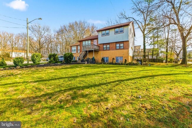 Building Photo - 305 American Way