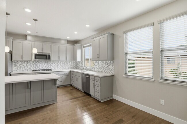 Building Photo - 621 Cinnamon Cir