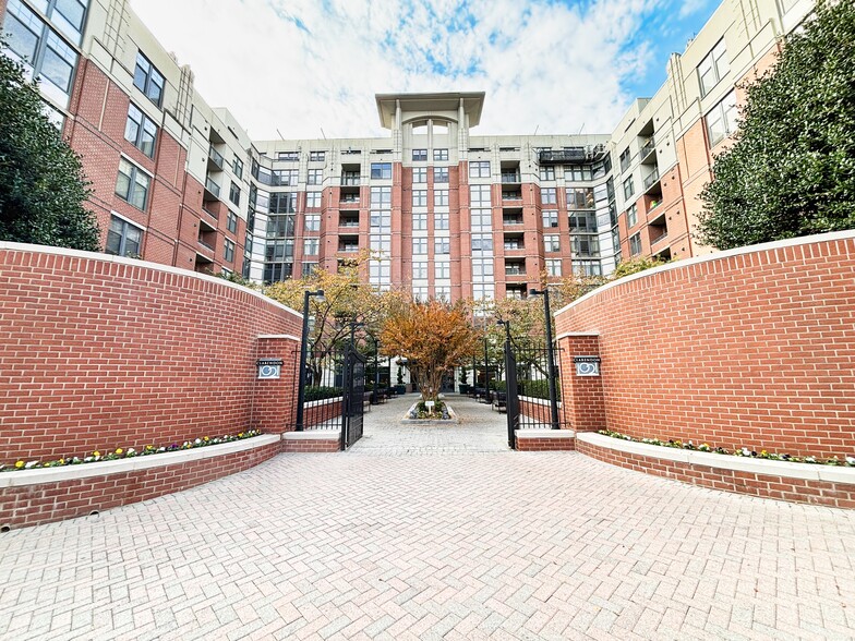 Building Photo - 1021 N Garfield St