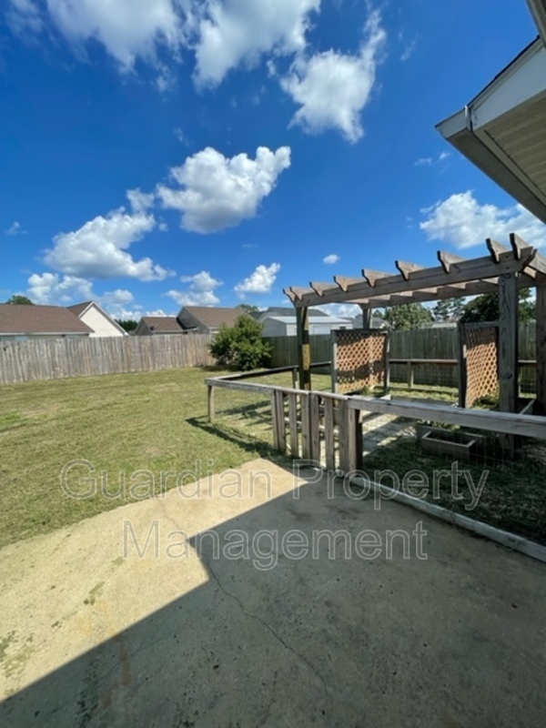 Building Photo - 4011 Red Oak Dr