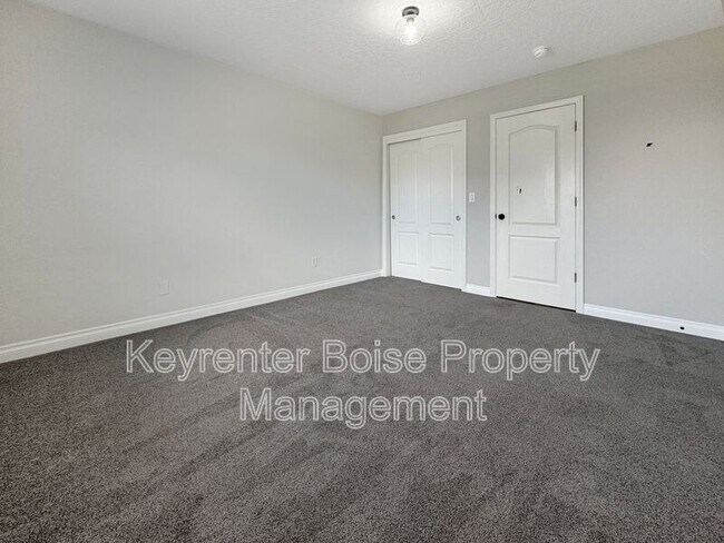 Building Photo - 770 S Ahsahka Way