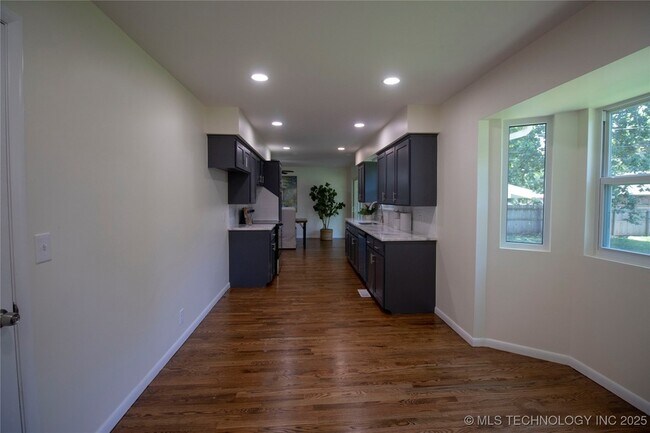 Building Photo - 5678 S Yorktown Pl