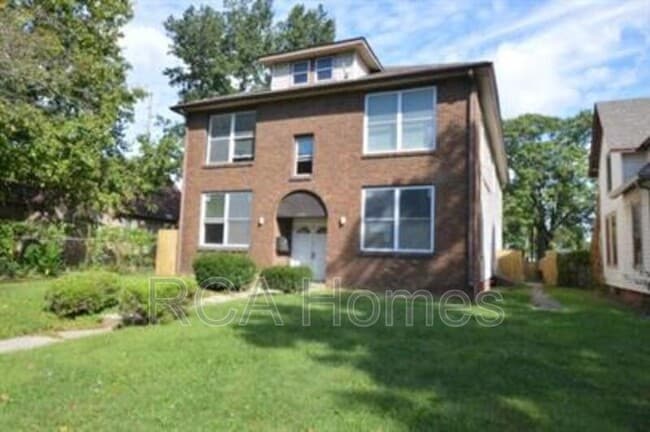 Building Photo - 1112 Pleasant St
