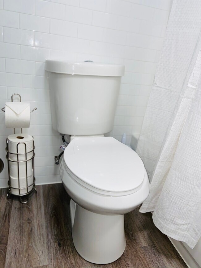 Building Photo - 2440 Wickstrom Pl SW