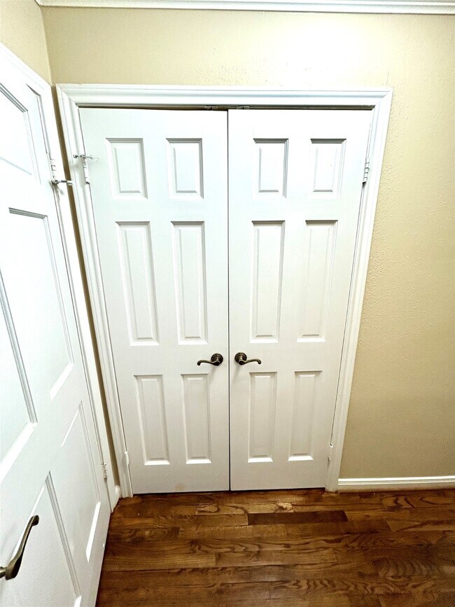 Building Photo - 5022 Darnell St