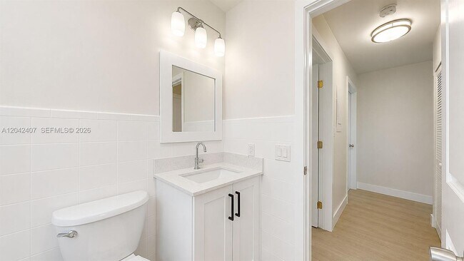 Building Photo - 1670 W 42nd St